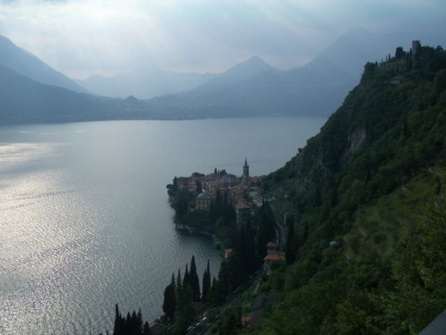 Una imagen de la hermosa Varena, sobre el lago Como, en el norte de Italia.