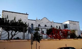 Aquest vídeo mostra l'antiga escola de la Font d'en Carròs i les noves insta